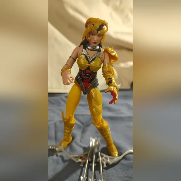 4 Power Ranger Action Figures - Picture 2 of 6